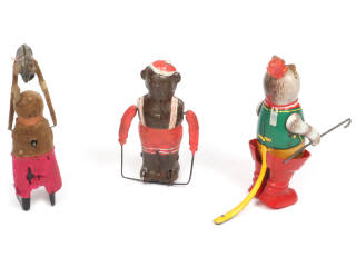 Lot 170 - DIVERS (3)