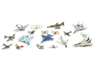 Lot 77 - DIVERS (18)