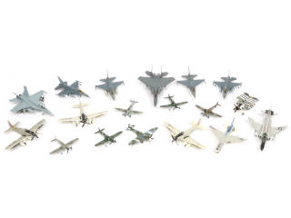 Lot 82 - DIVERS (18)