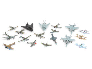 Lot 84 - DIVERS (18)