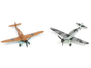Lot 90 - DIVERS (18)