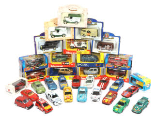 Lot 306 - DIVERS (34)