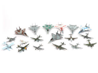 Lot 111 - DIVERS (18)