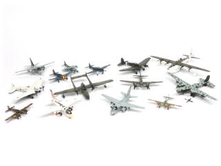 Lot 132 - DIVERS (14)