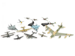 Lot 66 - DIVERS (12)