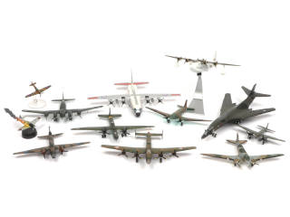 Lot 62 - DIVERS (12)