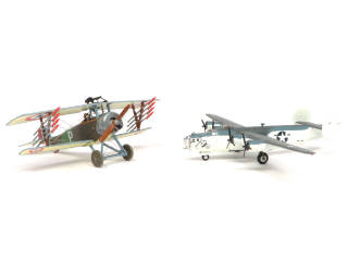Lot 222 - DIVERS (2)