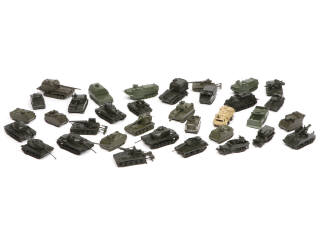 Lot 307 - DIVERS (34)