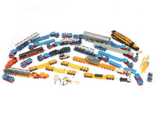 Lot 267 - DIVERS (17)