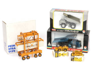 Lot 225 - DIVERS (5)