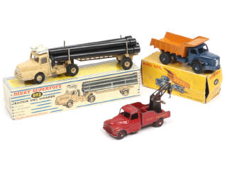 Lot 286 - DINKY TOYS (FRANCE) (3)