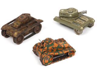 Lot 132 - DIVERS (3)