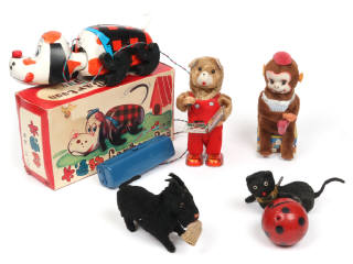 Lot 130 - DIVERS (5)