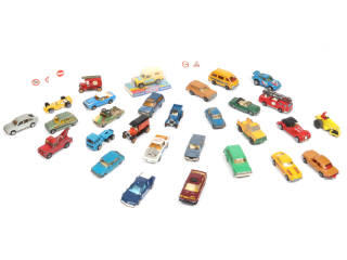 Lot 146 - DIVERS (35)