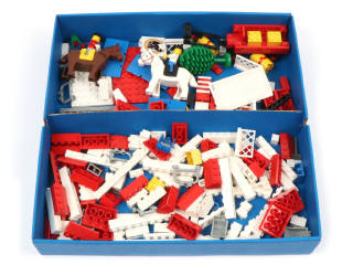 Lot 295 - LEGO (DANEMARK) (1)