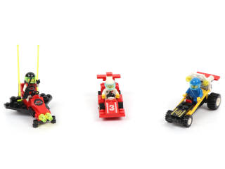 Lot 305 - LEGO (DANEMARK) (4)