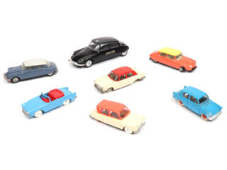 Lot 145 - DIVERS (7)