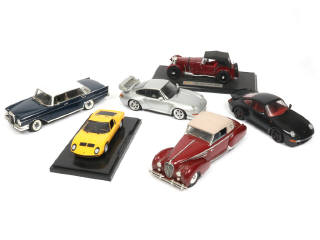 Lot 113 - DIVERS (6)