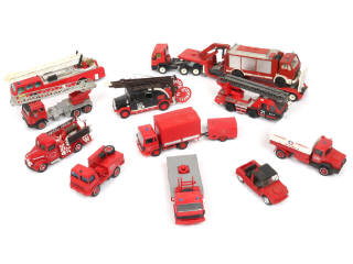 Lot 147 - DIVERS (12)