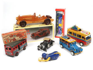 Lot 115 - DIVERS (7)