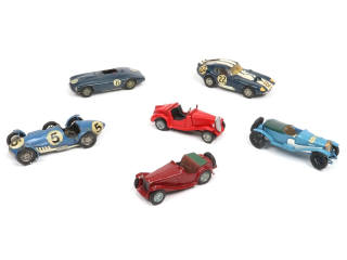 Lot 140 - DIVERS (5)