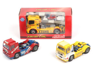 Lot 133 - DIVERS (3)