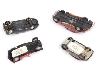 Lot 130 - DIVERS (4)