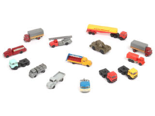 Lot 134 - DIVERS (14)