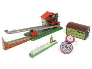 Lot 143 - DIVERS (4)