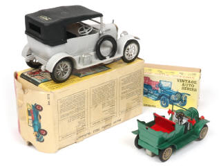 Lot 115 - DIVERS (2)