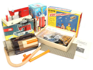 Lot 150 - DIVERS (3)