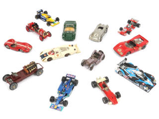 Lot 168 - DIVERS (13)