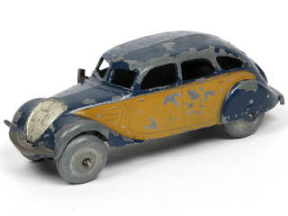 Lot 378 - DINKY TOYS (FRANCE) (1)