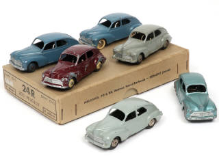 Lot 391 - DINKY TOYS (FRANCE) (7)