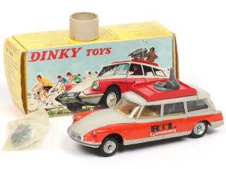 Lot 402 - DINKY TOYS (FRANCE) (1)