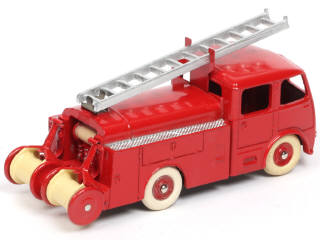 Lot 466 - DINKY TOYS (FRANCE) (1)