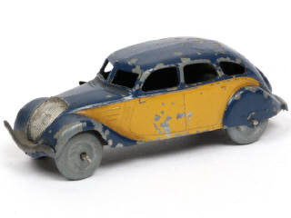Lot 379 - DINKY TOYS (FRANCE) (1)