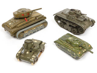 Lot 144 - DIVERS (4)