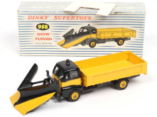 Lot 285 - DINKY TOYS (GB) (1)