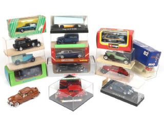 Lot 130 - DIVERS (14)