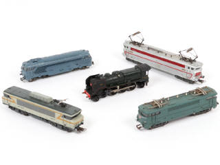 Lot 31 - DIVERS (HO) (5)