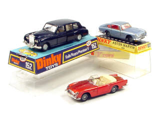 Lot 826 - DINKY TOYS (GB) (3)