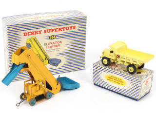 Lot 257 - DINKY TOYS (GB) (2)