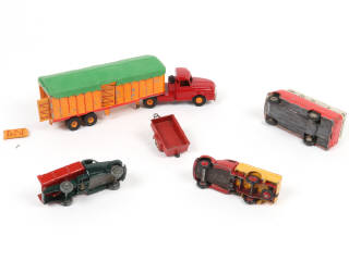 Lot 303 - DINKY TOYS (FRANCE) (5)
