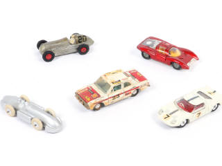 Lot 304 - DINKY TOYS (FRANCE) (5)