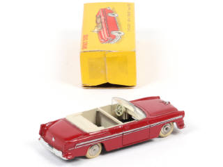Lot 285 - DINKY TOYS (FRANCE) (1)