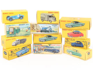Lot 266 - DIVERS (12)