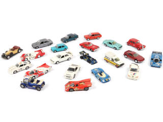 Lot 132 - DIVERS (21)