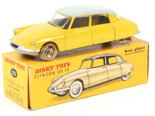 Lot 227 - DINKY TOYS (FRANCE) (1)