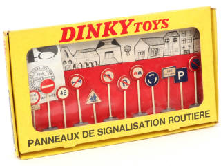 Lot 231 - DINKY TOYS (FRANCE) (1)